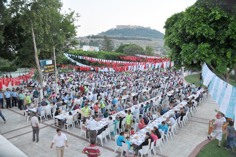 Silifke Belediyesi’nden Parkta İftar