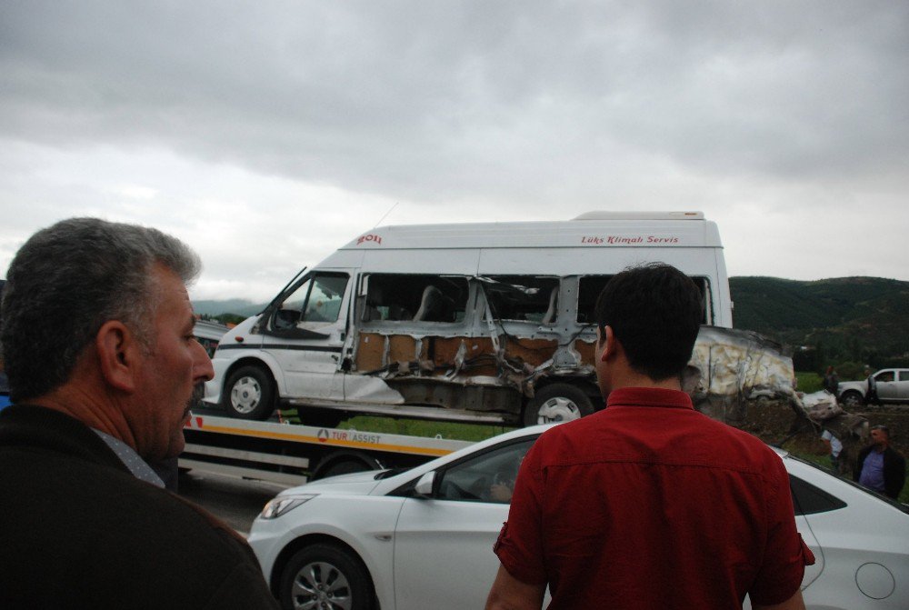 Tokat’ta Yolcu Minibüsü Şarampole Devrildi: 9 Yaralı