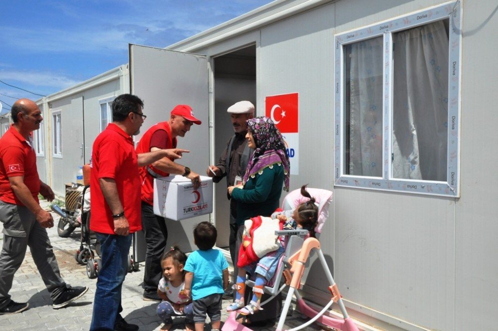 Kızılay’dan Depremzedelere Yardım