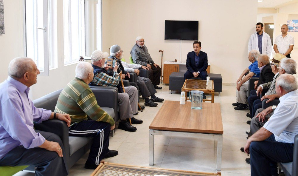 Tuzlalı Yaşlılar, Bayram Sevincini Başkan Yazıcı’nın Ziyaretiyle Yaşadı