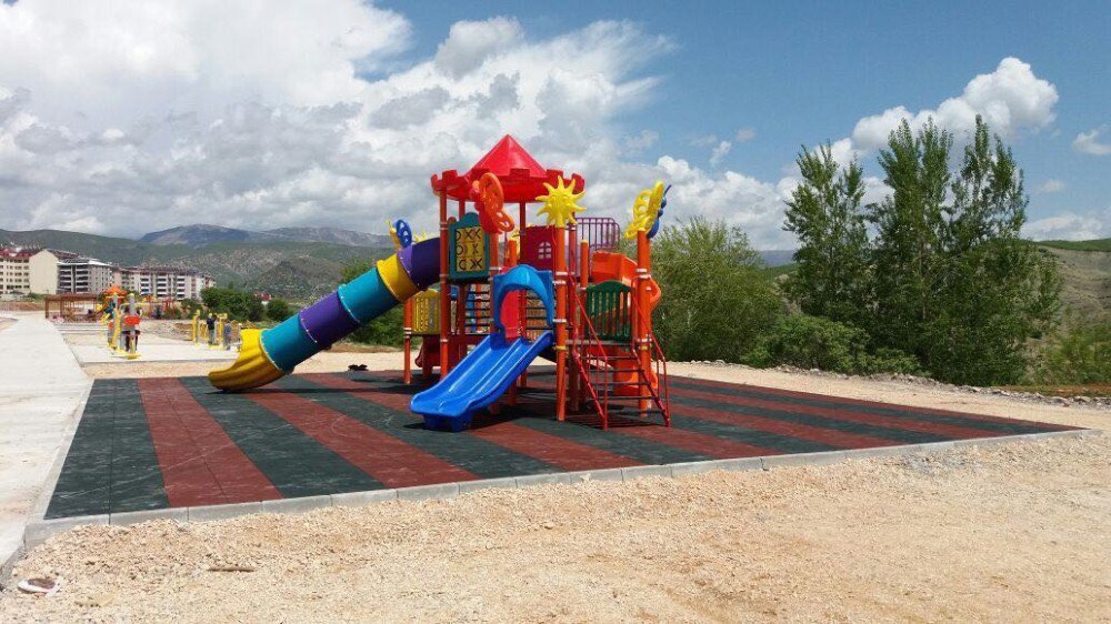 Ümraniye Belediyesi Tunceli’ye Park Yapıyor