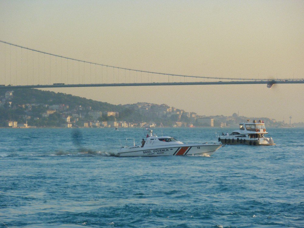 Üsküdar’da Arkadaşlarıyla Denize Giren Genç Kayboldu