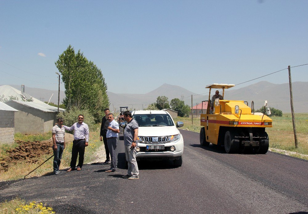 Muradiye’de Yol Asfaltlama Çalışması