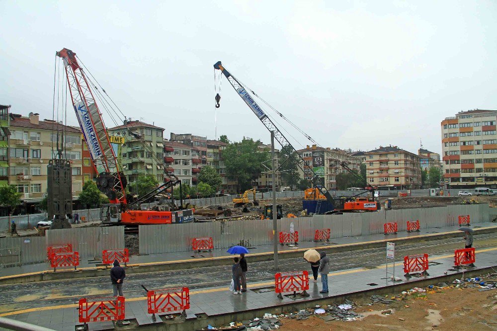 Kent Meydanı Ve Katlı Otoparkın Zemin Çalışmaları Yapılıyor