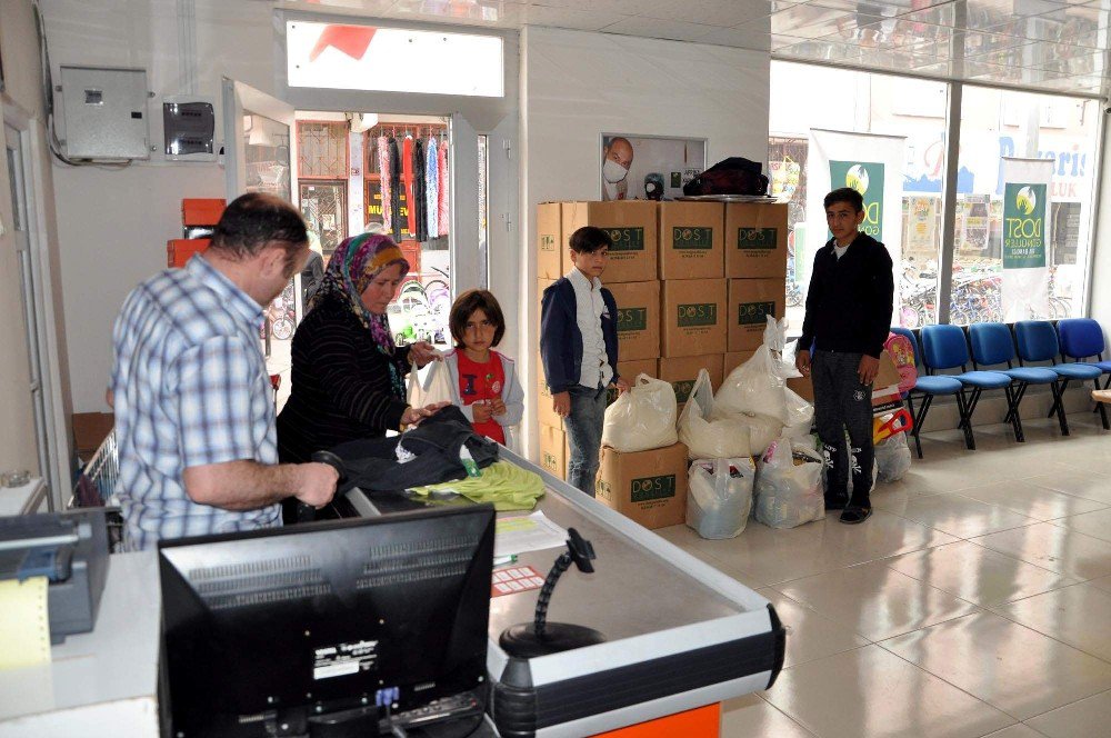 Sorgun’da 300 Aileye Gıda Ve Giysi Yardımı Yapıldı