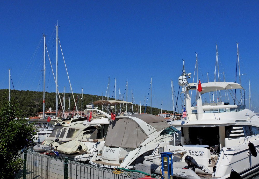 Çeşme’de 414 Tekne Türk Bayrağı’na Geçti