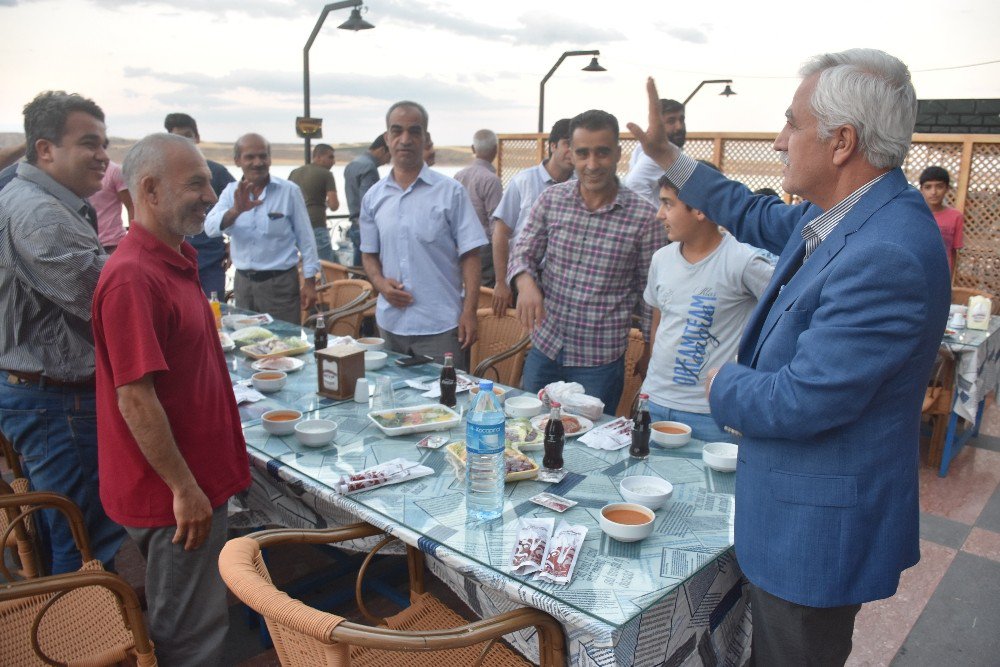 Kaymakamlık Ve Belediye Personeli İftar Sofrasında Bir Araya Geldi