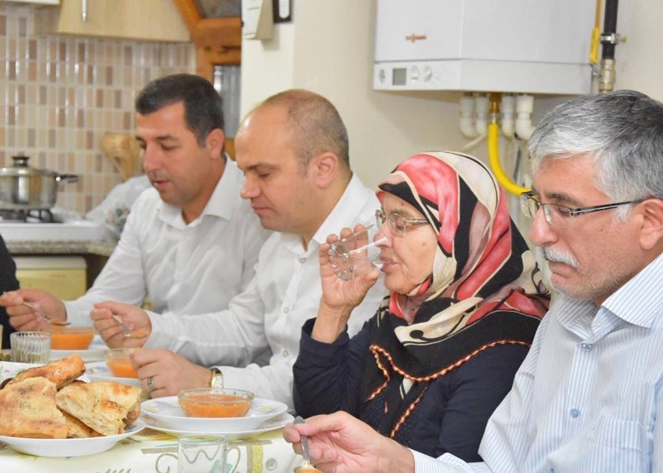 Başkan Mersinli İftarda Şehit Ailesine Konuk Oldu