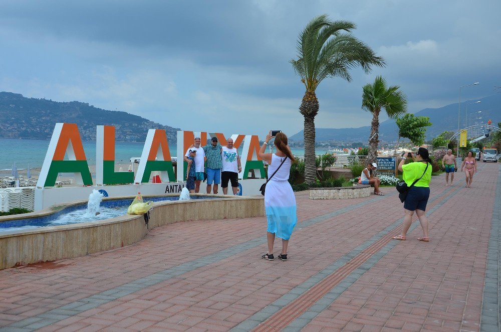 Oba Tosmur Sahil Yolu İlgi Odağı Oldu