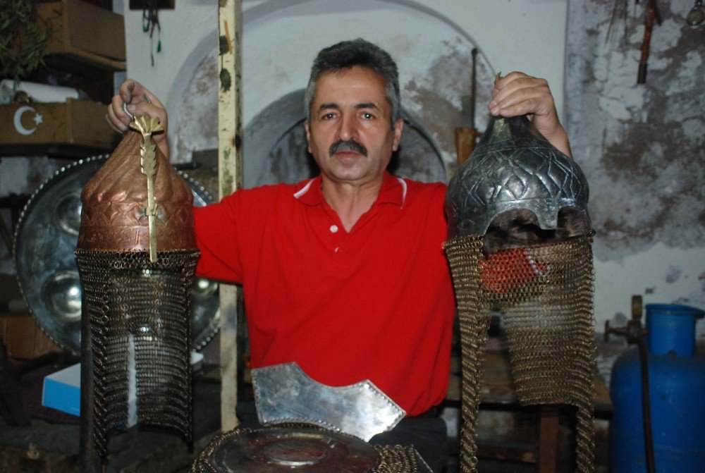 Tokatlı Bakırcı Ustası Diriliş Ertuğrul’a Zırh Ve Miğfer Yapıyor