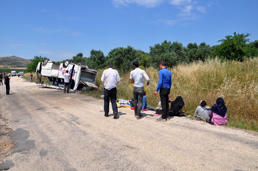 Bursa’da Tarım İşçilerini Taşıyan Otobüs Tarlaya Yuvarlandı: 25 Yaralı