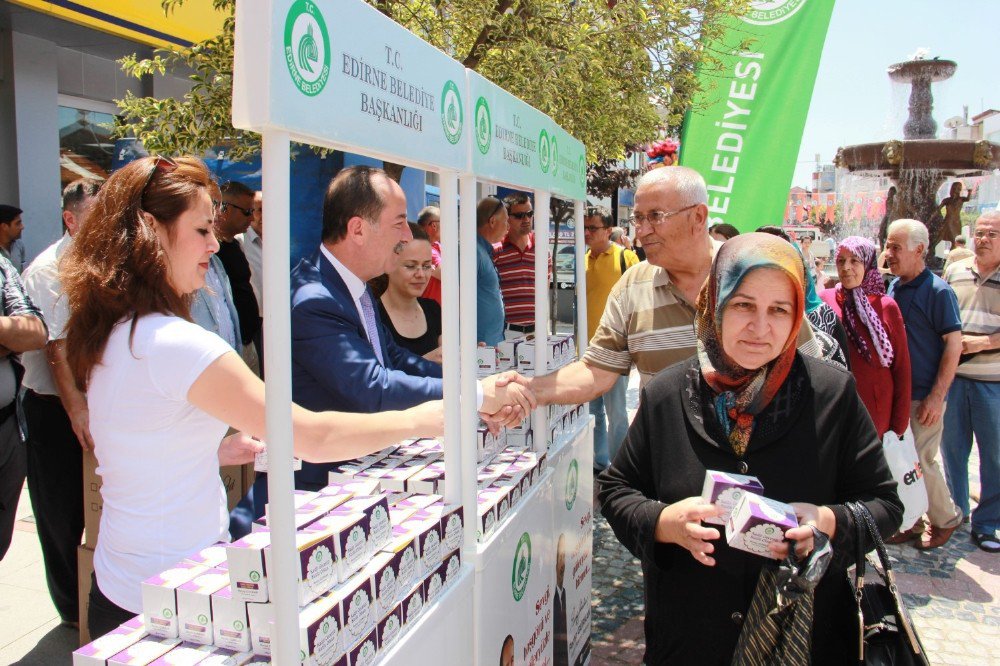 Edirne Belediyesi 20 Bin Kutu Kandil Simidi Dağıttı