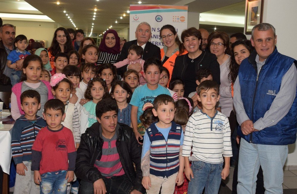 Esogü Rektörü Gönen, Suriyeli Ve Iraklı Mültecilerle İftarda Bir Araya Geldi