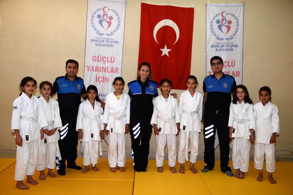 Hakkari Polisi, Judo Takımını Ziyaret Etti