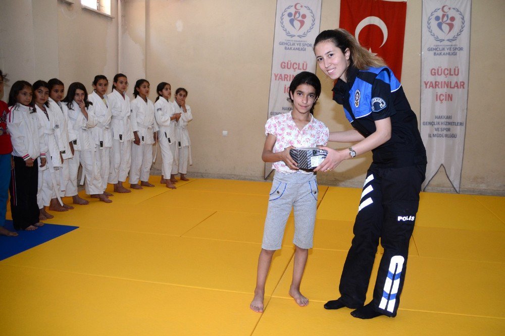 Hakkari Polisi, Judo Takımını Ziyaret Etti