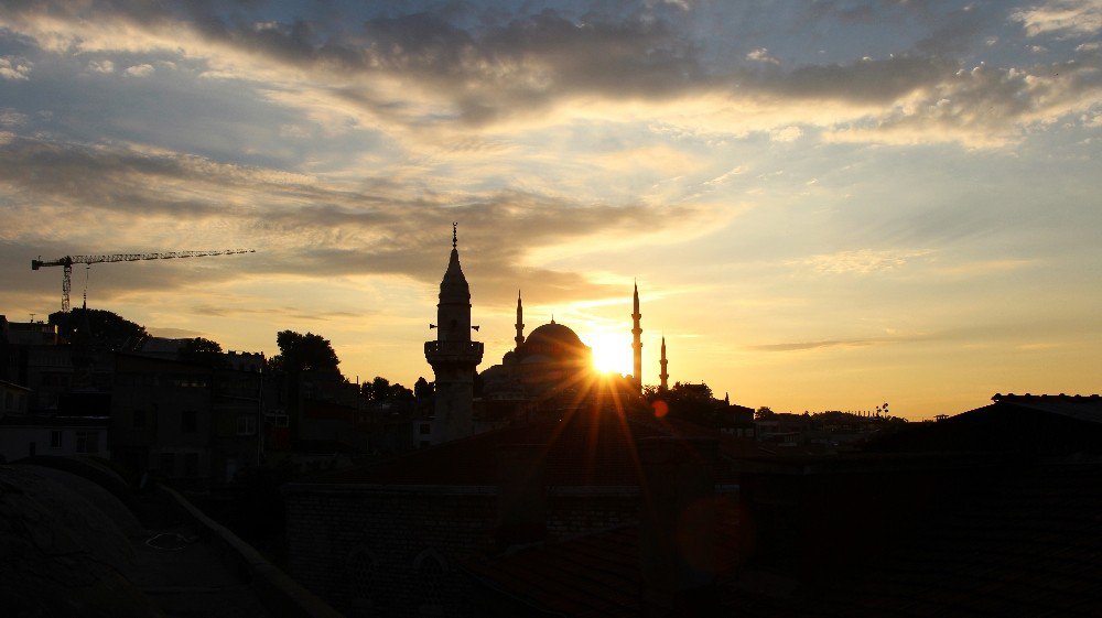 İstanbul’da Gün Batımında Mest Eden Görüntüler