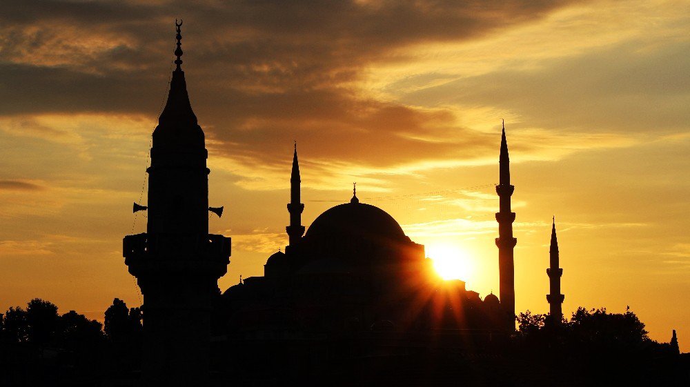 İstanbul’da Gün Batımında Mest Eden Görüntüler