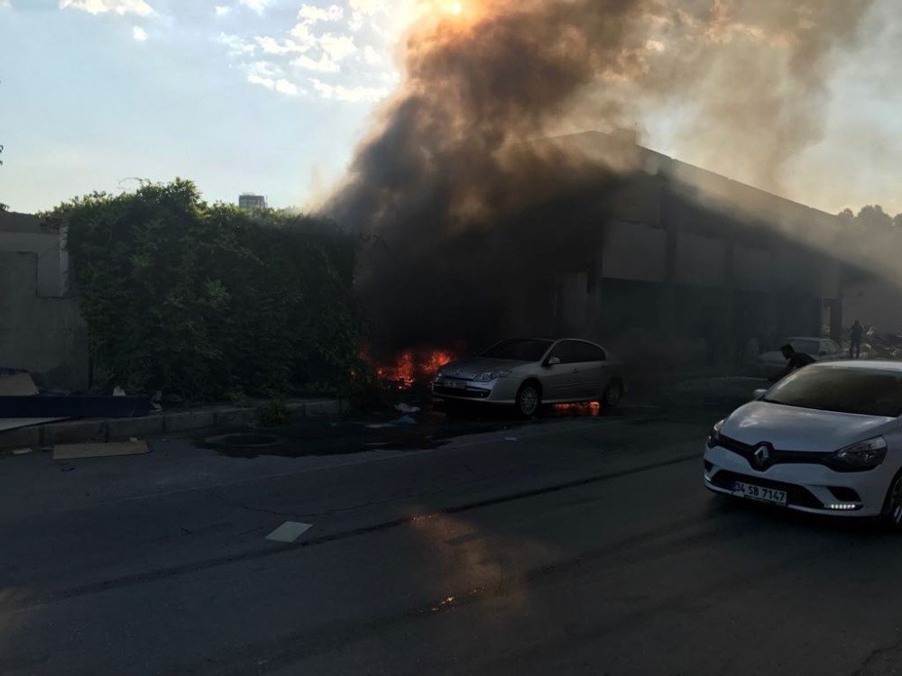 Hurdalık Alanda Çıkan Yangın Otomobili Kül Etti