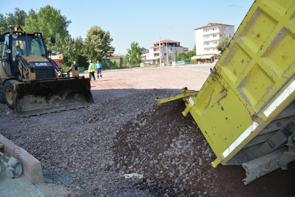 Kartepe Ertuğrul Gazi Mahalle Meydanı İçin Çalışmalar Başladı