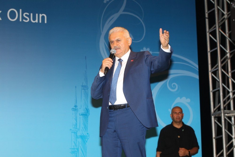 Başbakan Yıldırım: “Yolları Böleriz Ama Türkiye’yi Böldürtmeyiz”