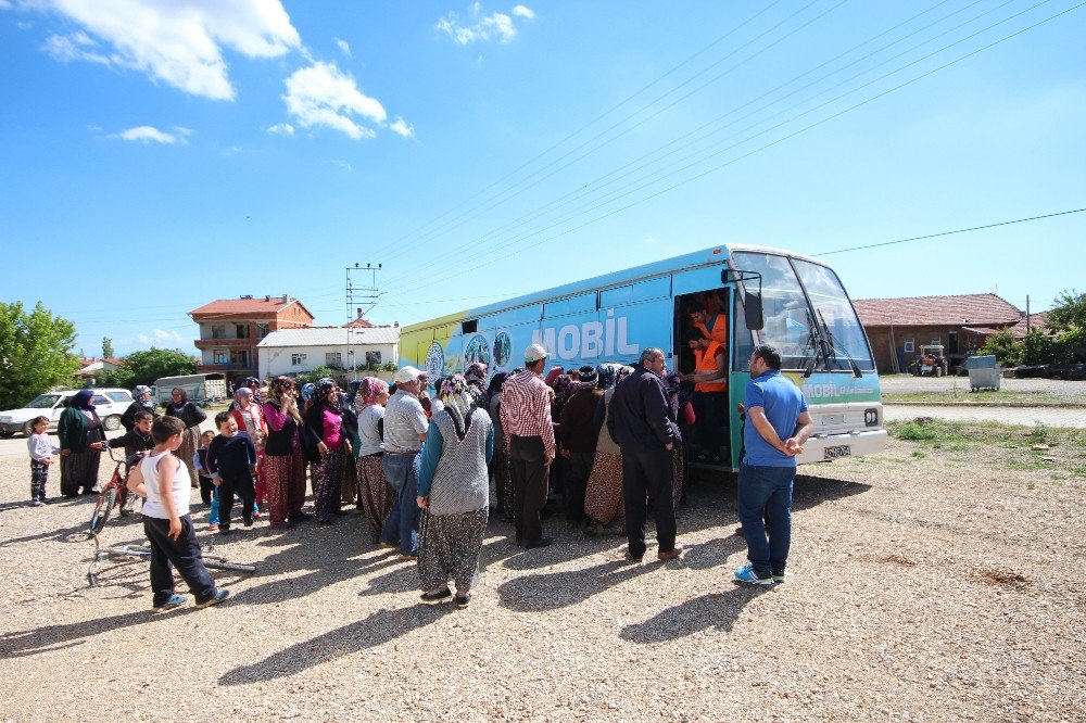 Beyşehir’de Mobil Giyim Bankası Bayram Yardımı İçin Yollarda