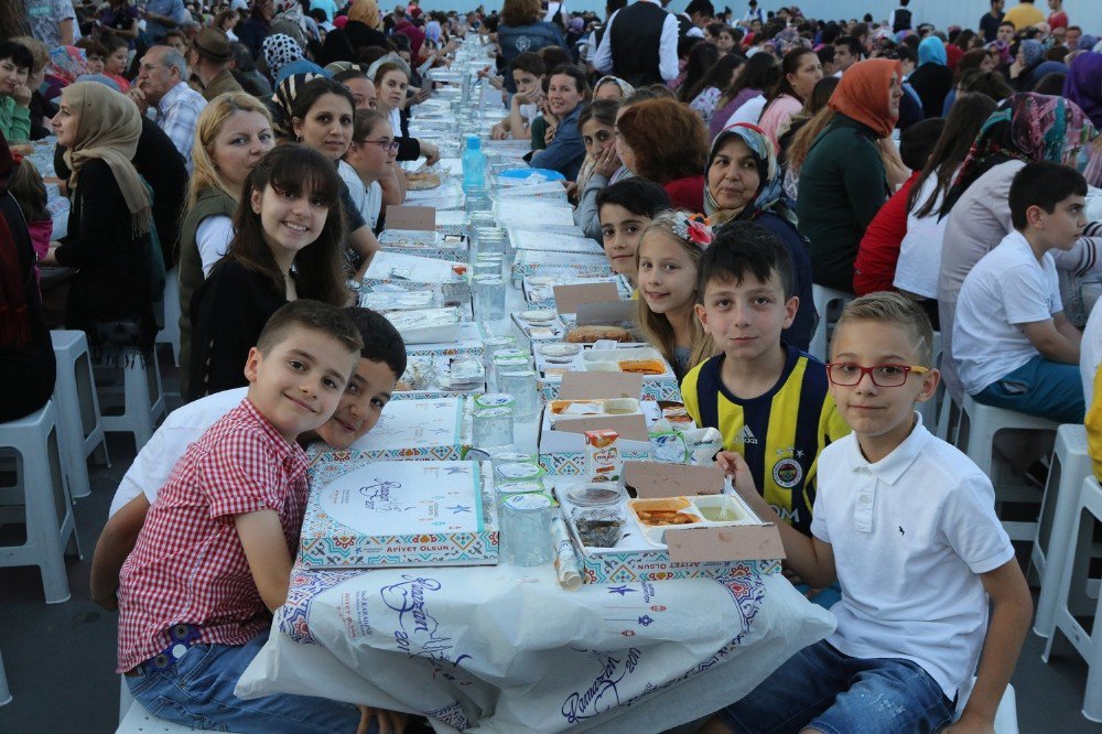 Başkan Karadeniz Komşularıyla Aynı Sofrada Bir Araya Geldi