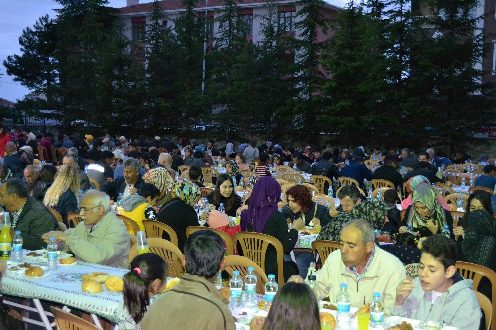 Kulu’da Yardımlaşma Ve Dayanışma Derneğinden İftar