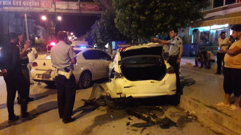 Alkollü Sürücü Park Halindeki Polis Aracına Arkadan Çarptı