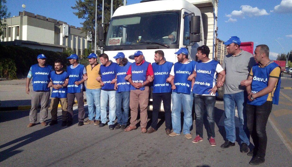 Eylemi Sürdüren Sendika Yönetimine Polis Müdahalesi: 14 Gözaltı