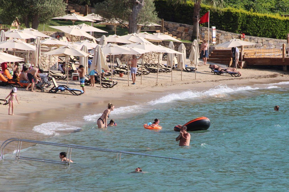 Tatilciler Bodrum’a Akın Akın Gelmeye Başladı