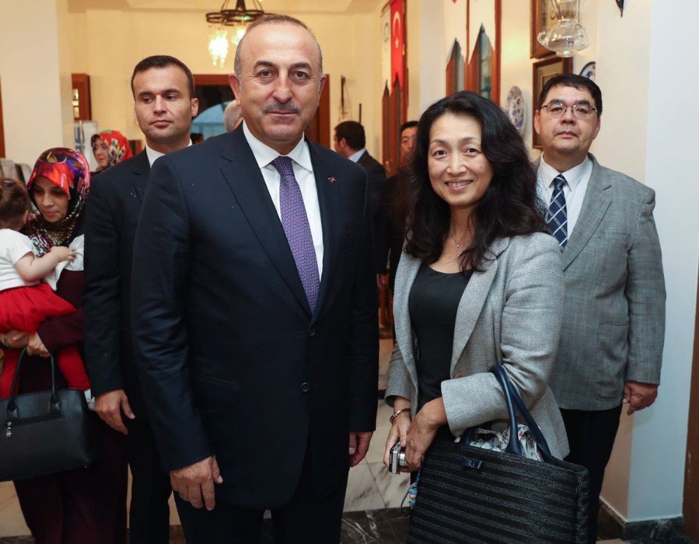 Bakan Çavuşoğlu, Tokyo Camii’ni Ziyaret Etti