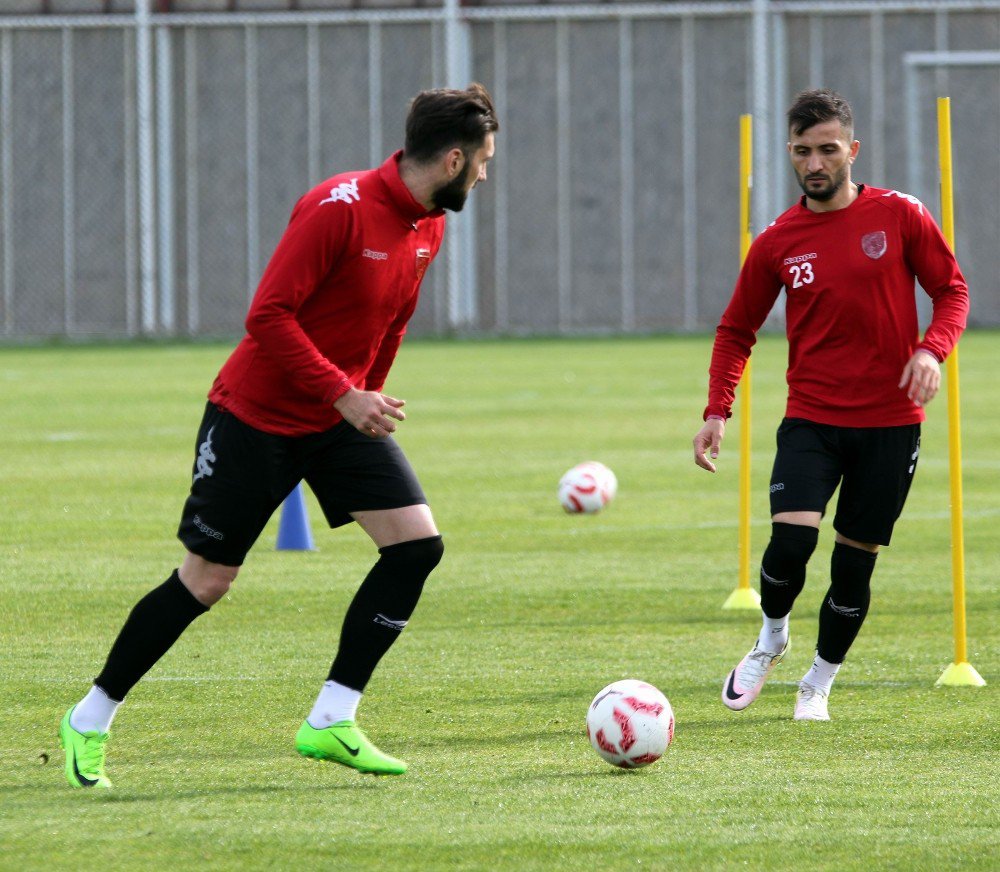 Samsunspor, 3 Futbolcu İle Yollarını Ayırdı