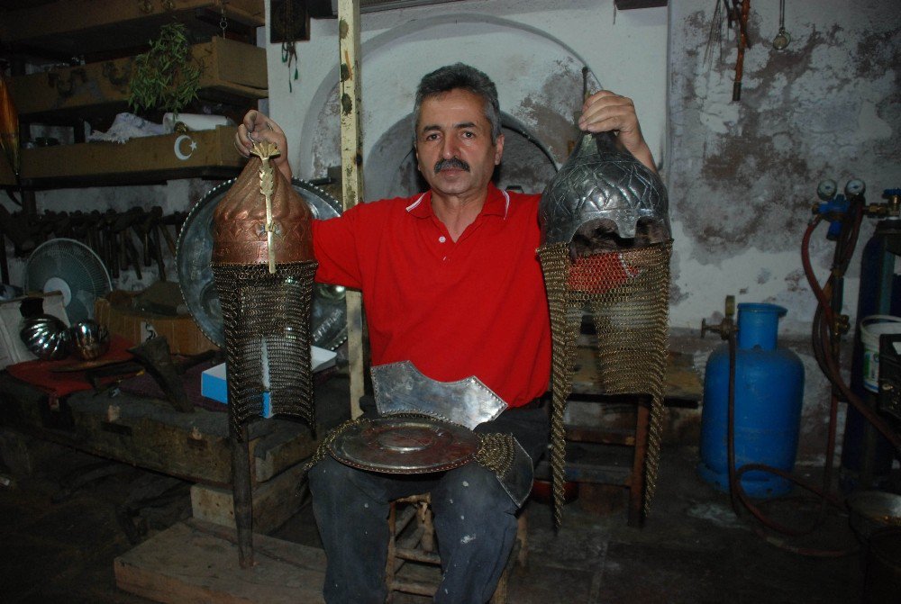 Tokatlı Bakırcı Ustası Diriliş Ertuğrul’a Zırh Ve Miğfer Yapıyor