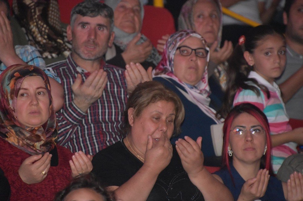 Aliağa’da Vatandaşlar Camiye Akın Etti