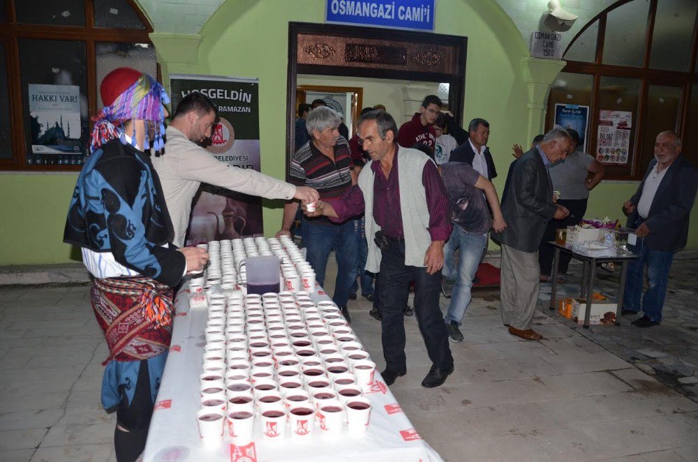 Kadir Gecesi’nde Vatandaşlara Osmanlı Şerbeti İkramı Yapıldı