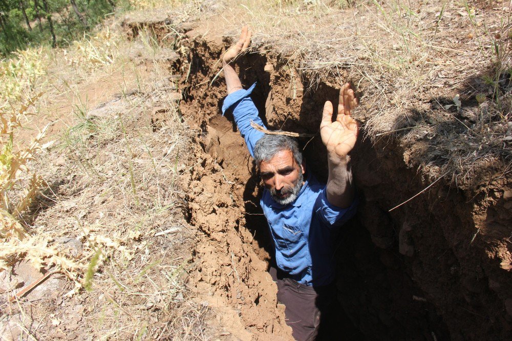 Bingöl’de İnsan Boyunda Esrarengiz Yarıklar