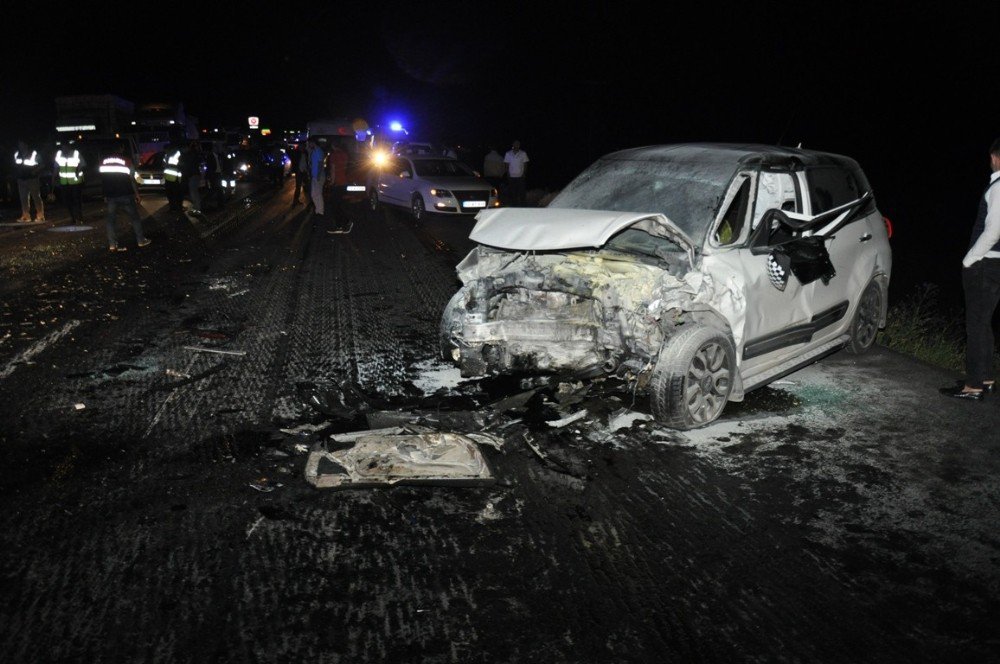 Tatvan’da Trafik Kazası: 3 Ölü 8 Yaralı