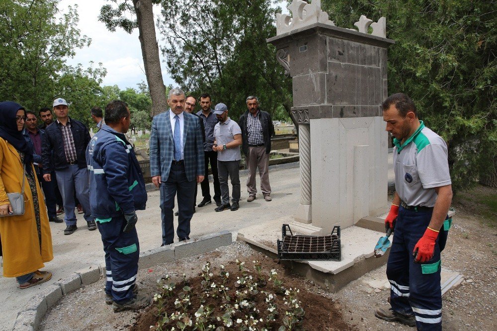 Bayram Öncesi Mezarlık Ziyareti