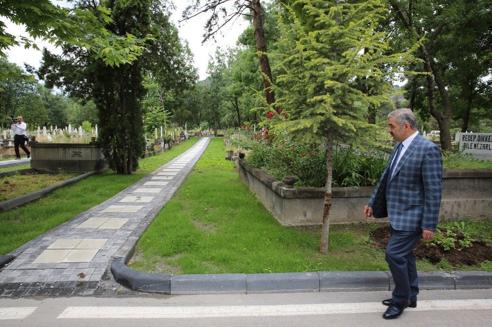 Bayram Öncesi Mezarlık Ziyareti