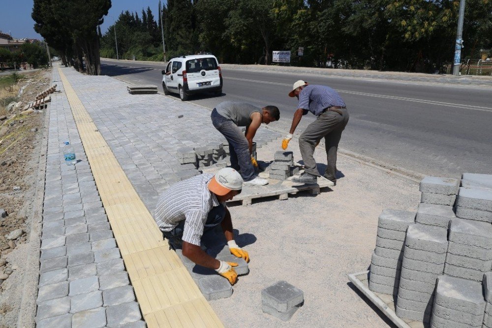 Burhaniye’de Engellilere Özel Yollar Yapılıyor