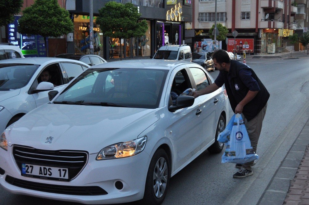 İftara Yetişemeyenlere Şahinbey Belediyesi Yetişti