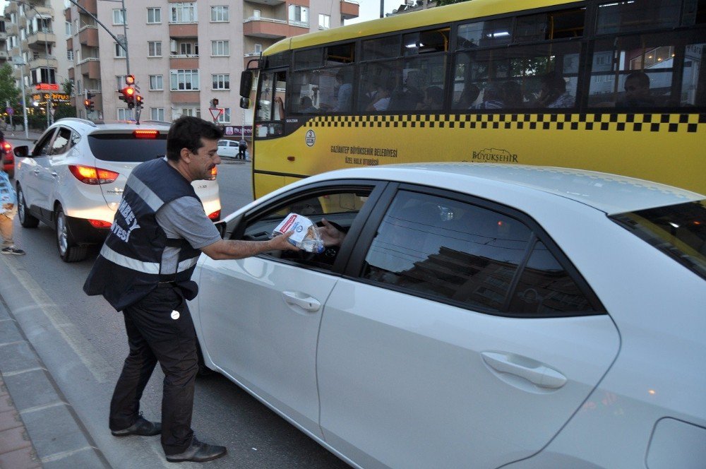 İftara Yetişemeyenlere Şahinbey Belediyesi Yetişti