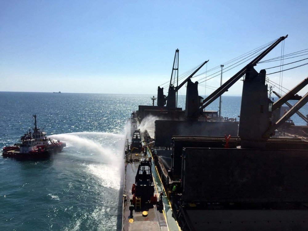 İskenderun’da Gemi Yangını