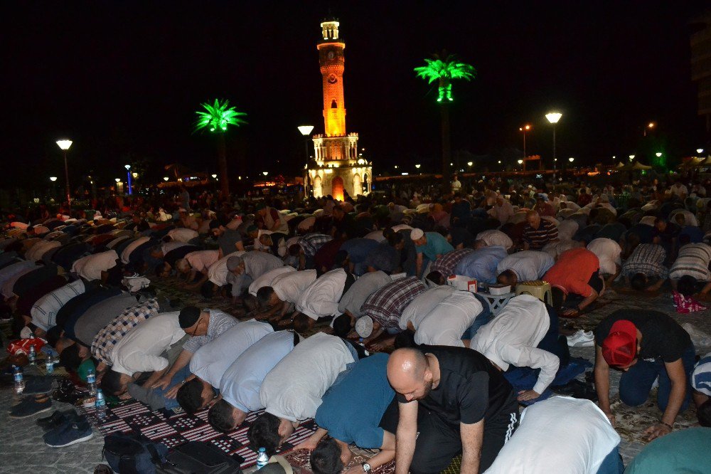 Kadir Gecesi’nde Gönüller Bir Oldu