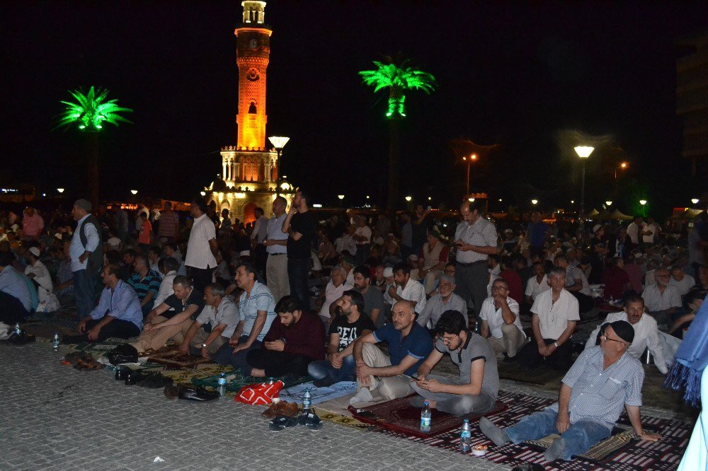 Kadir Gecesi’nde Gönüller Bir Oldu