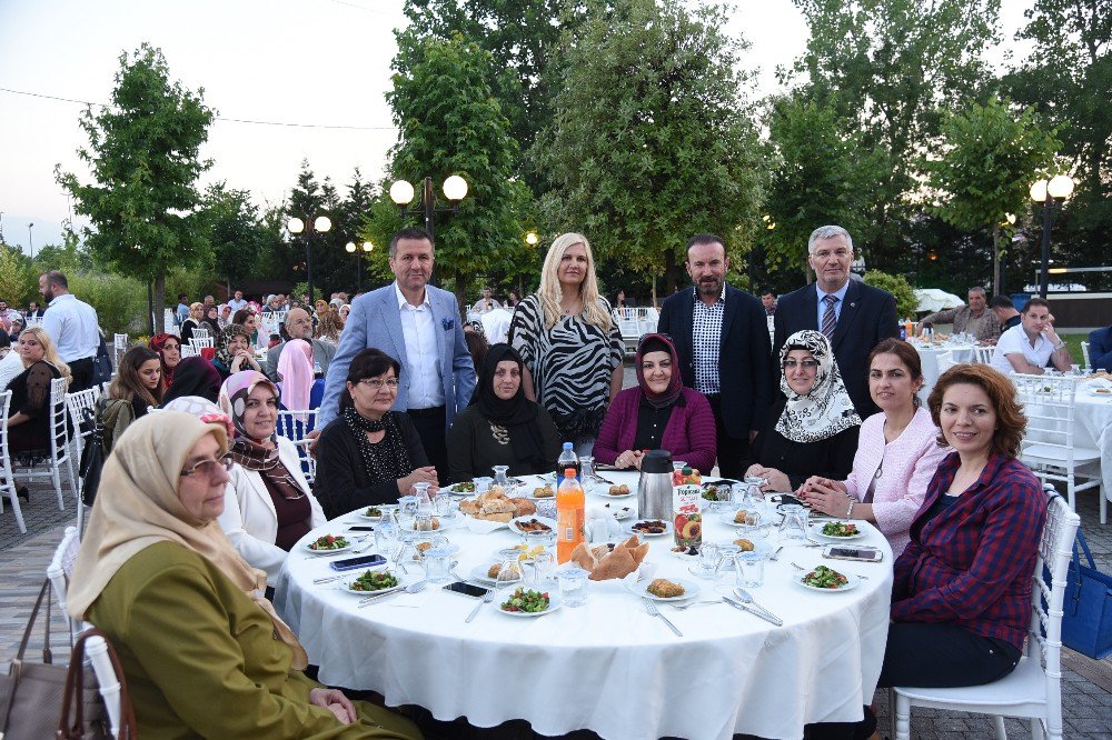 Başkan Doğan, Ak Parti Teşkilatını İftarda Ağırladı