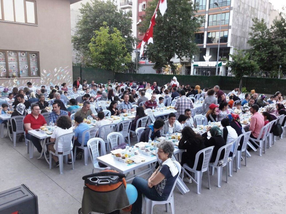 İzmit Belediyesi Aileleri Bir Araya Getirdi