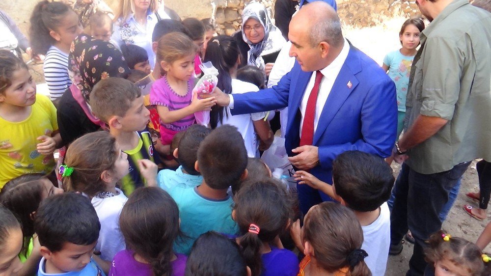 Kilis’te Bayram Öncesi Çocuklara Oyuncak Bebek Dağıtıldı