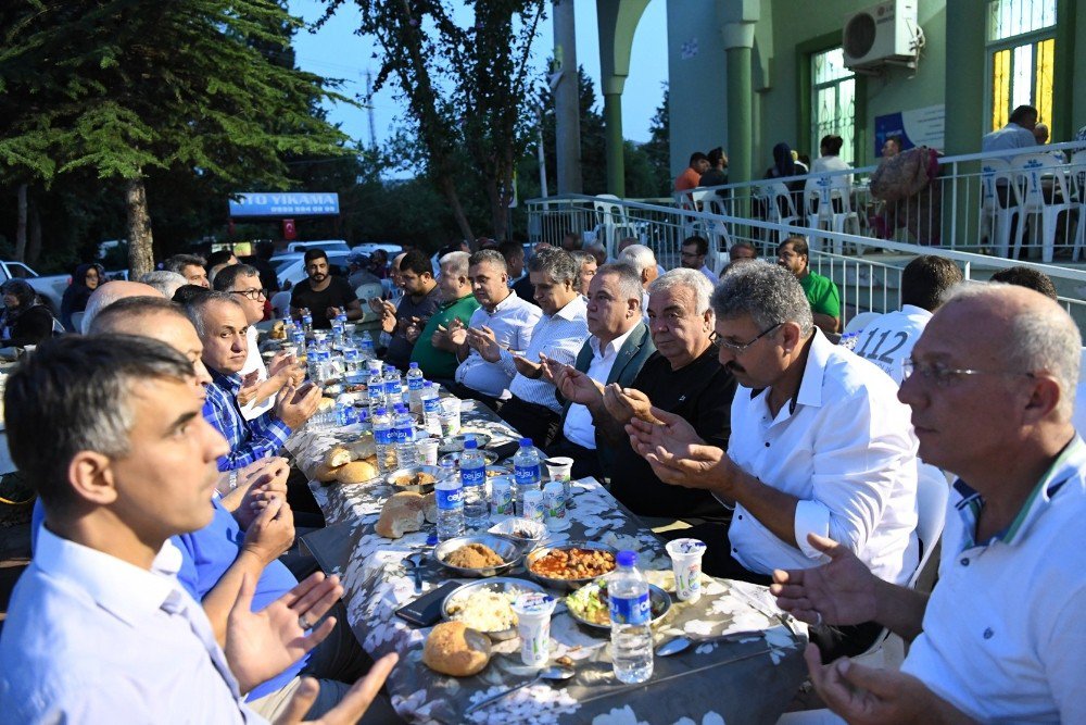 Başkan Böcek, Bahtılı Mahallesi’nde İftar Yaptı