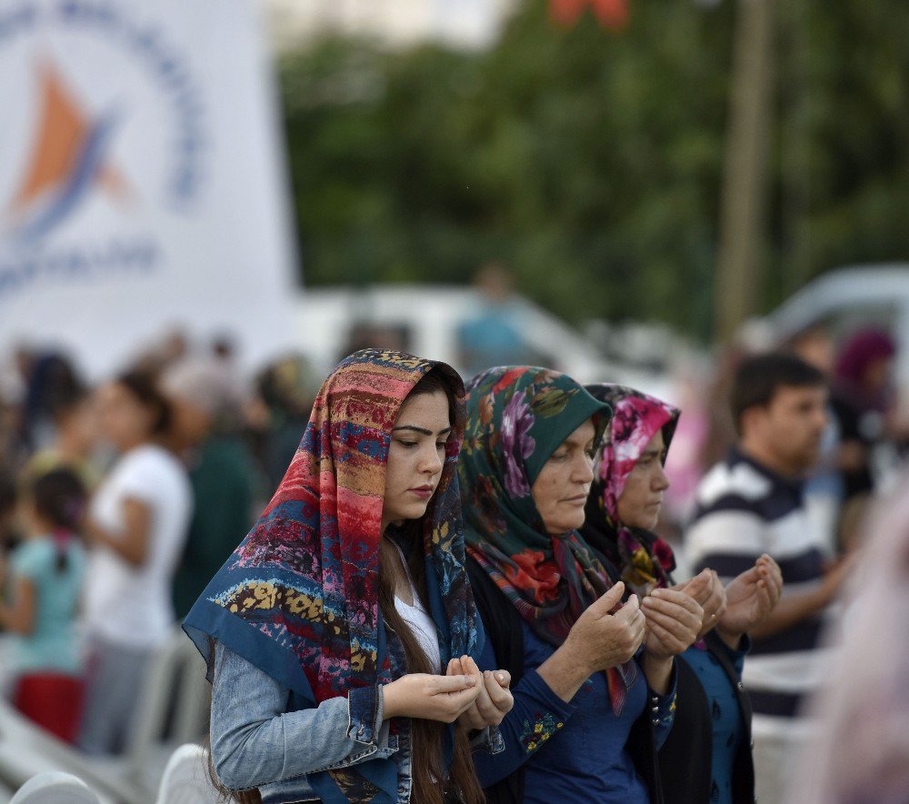 Muratpaşa’dan Mevlitli İftar Yemeği